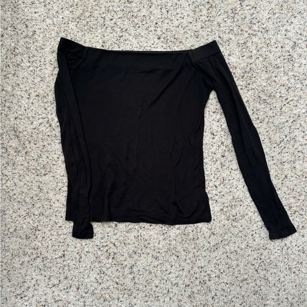 Off the shoulders tee